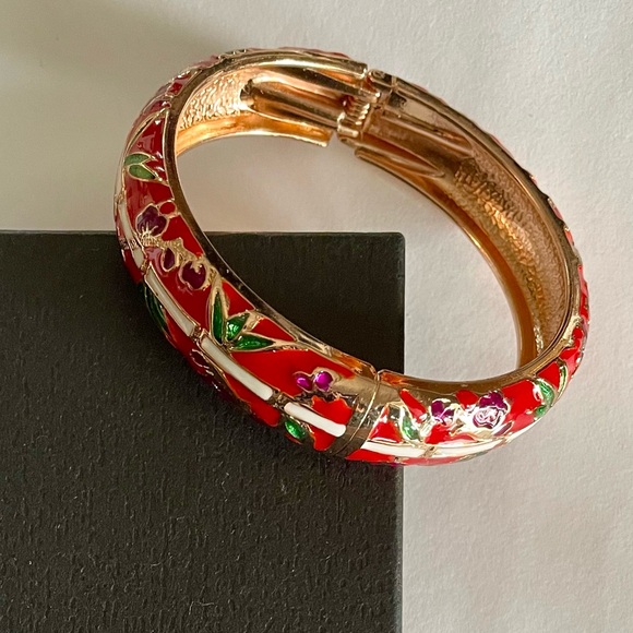 NWOT Hawaii Floral Hinged Bangle Bracelet - Picture 4 of 10